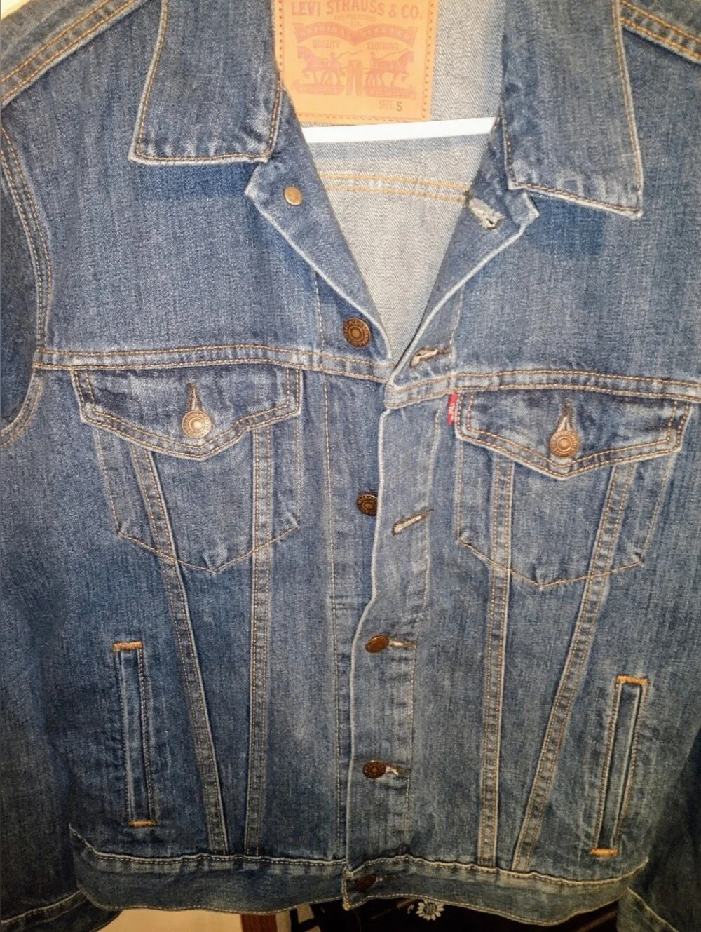 SOLD💥Like New Levi's Blue Denim Trucker Jacket Size Small - Picture 2 of 4